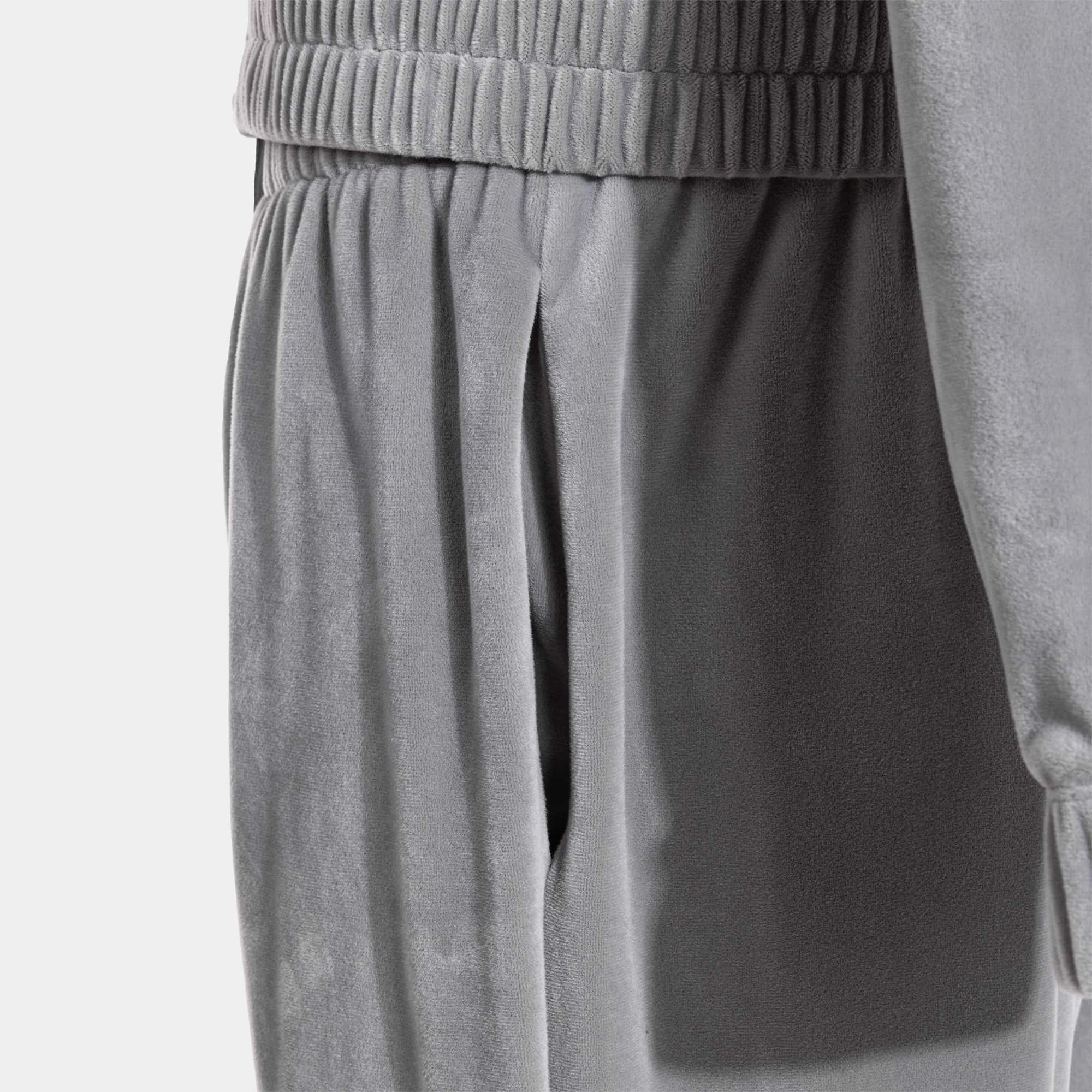 Tracksuit woman Step