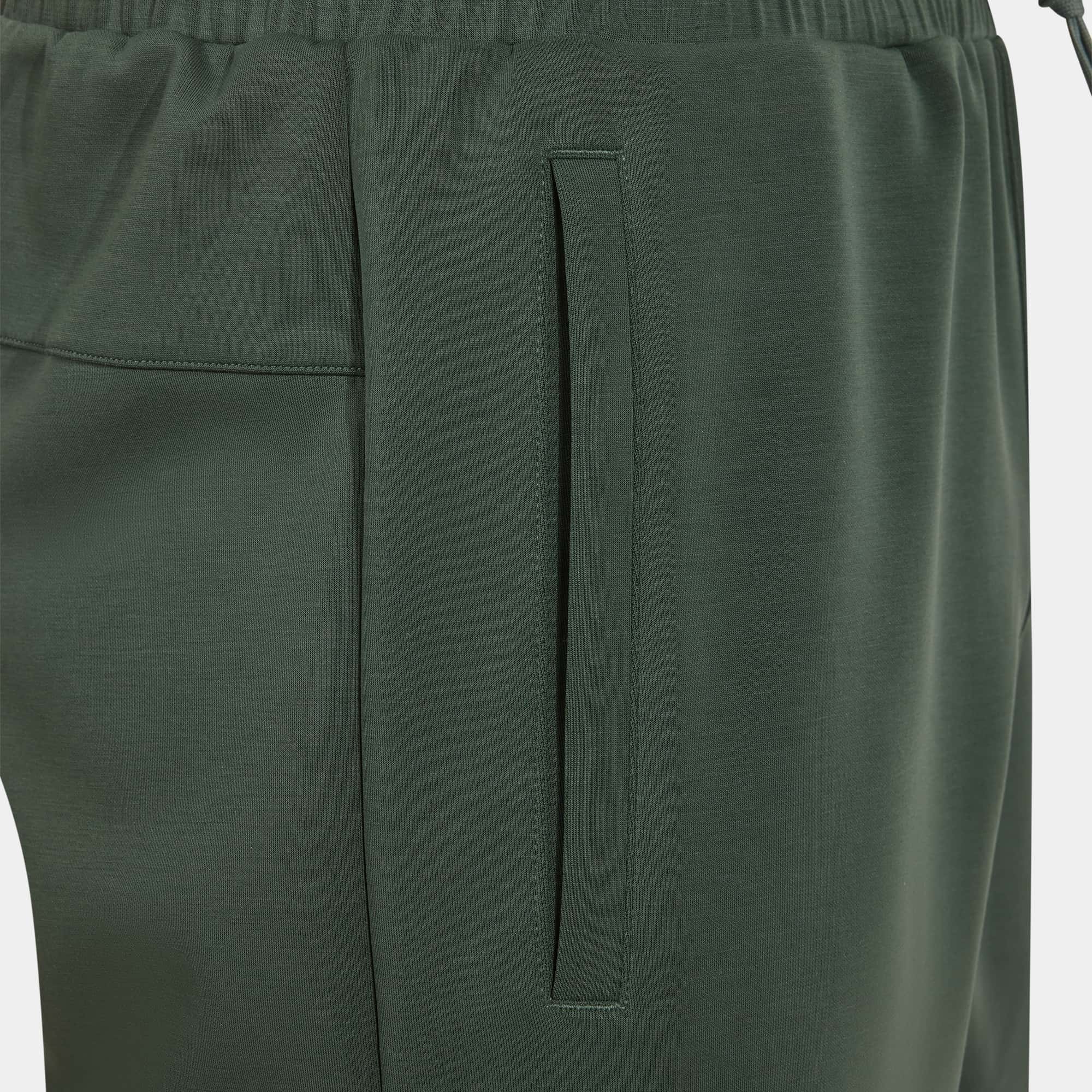Bermuda shorts man Breath