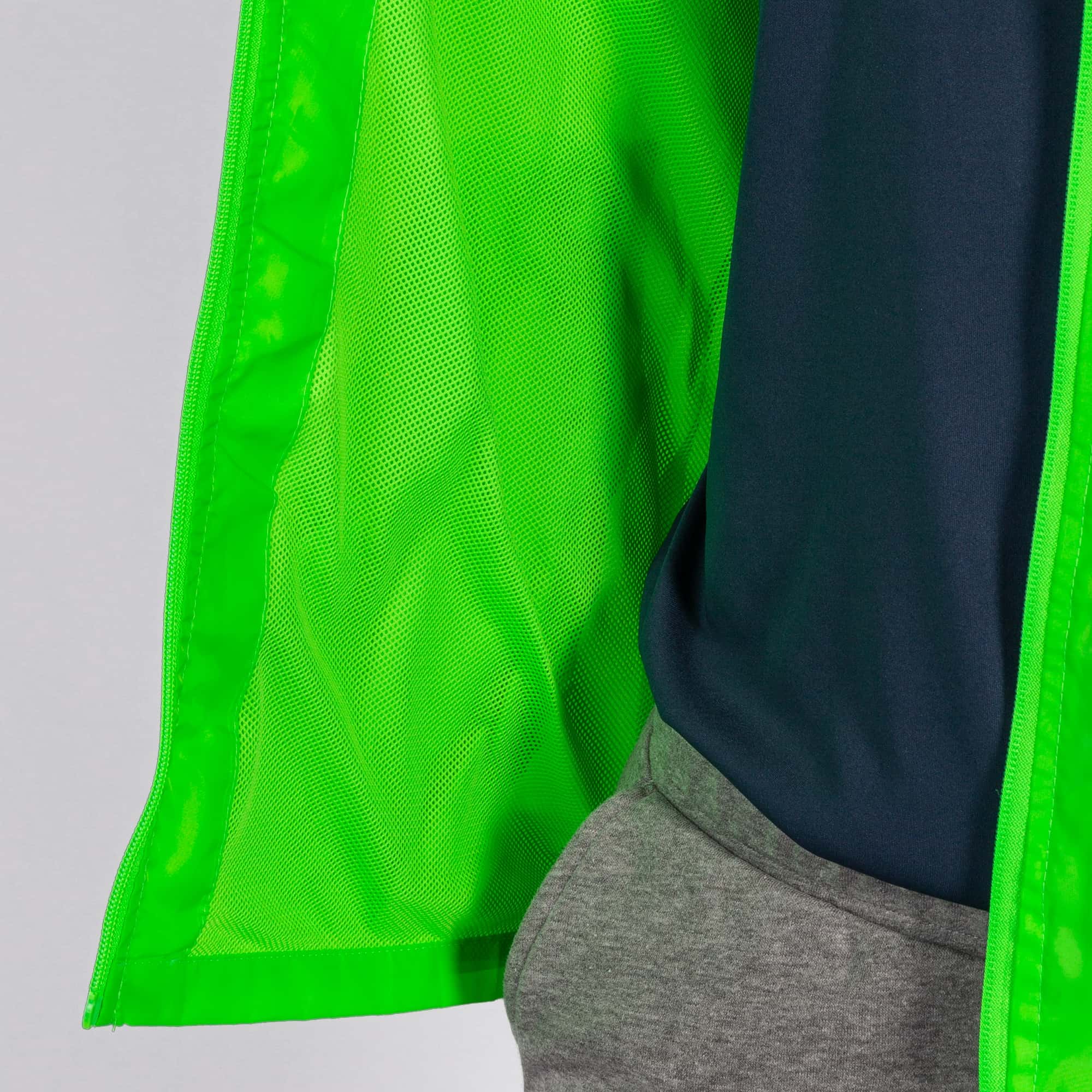 Rainjacket man Iris