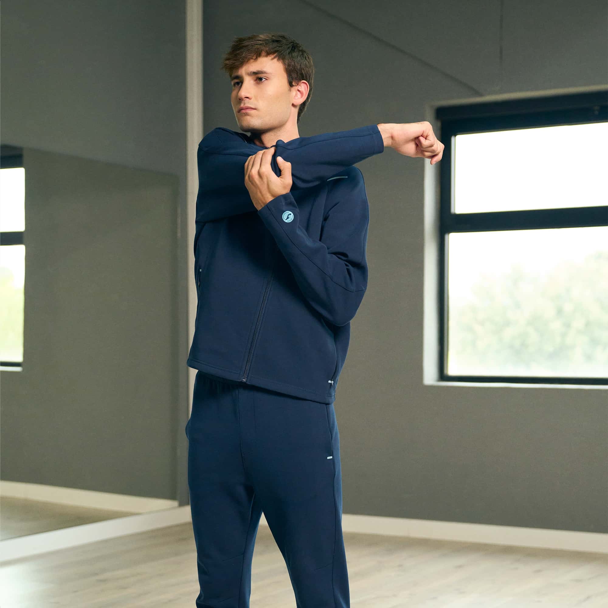 Hooded jacket man Indoor Gym