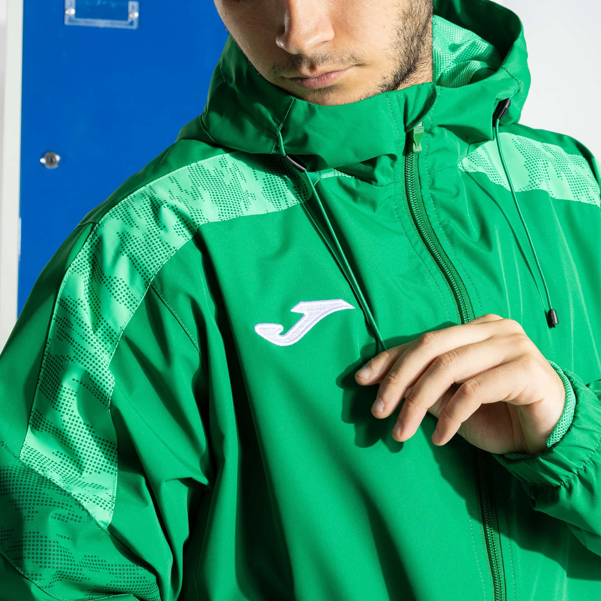 Rainjacket man Champions VIII 