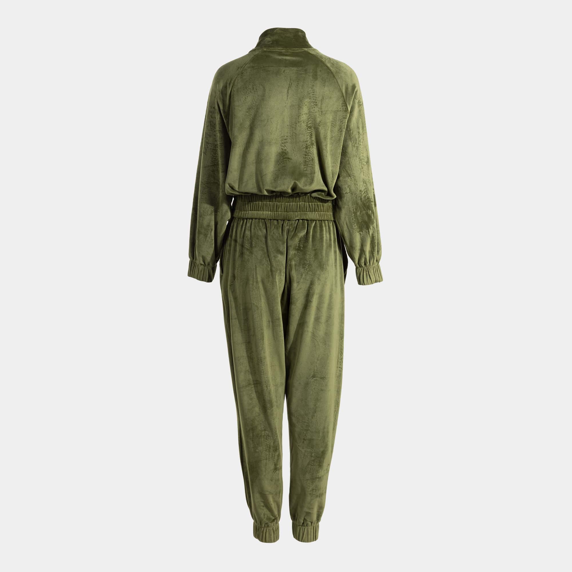Tracksuit woman Step