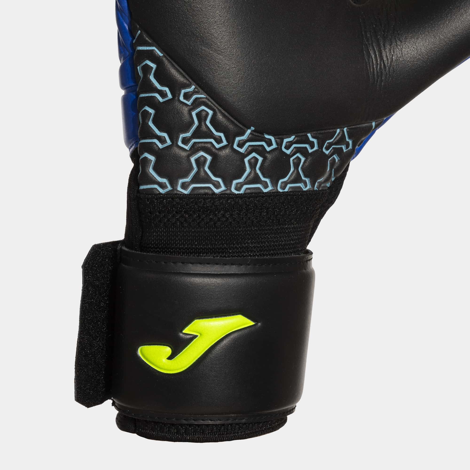 Football goalkeeper gloves Brave