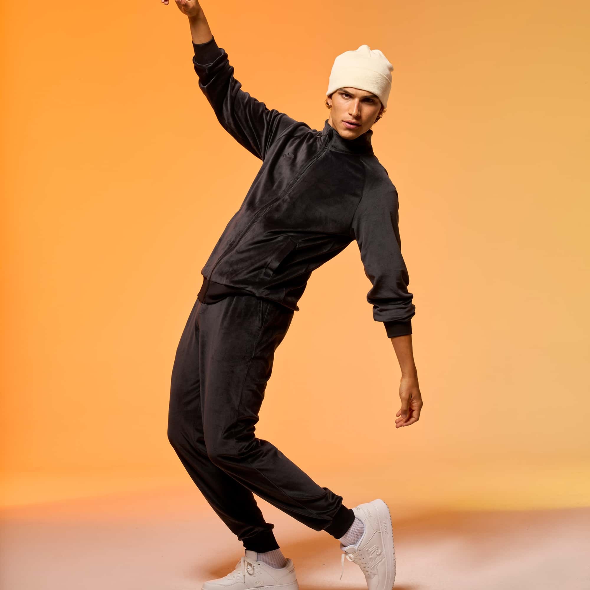 Tracksuit man Step