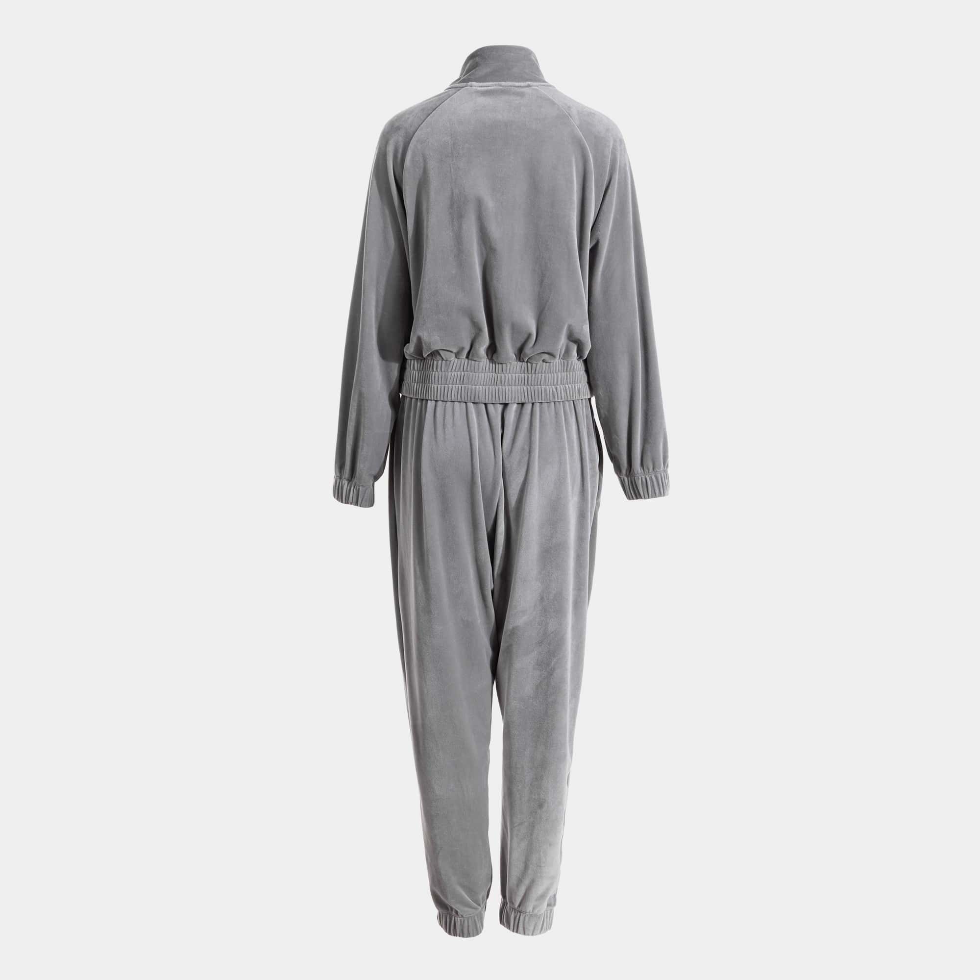 Tracksuit woman Step