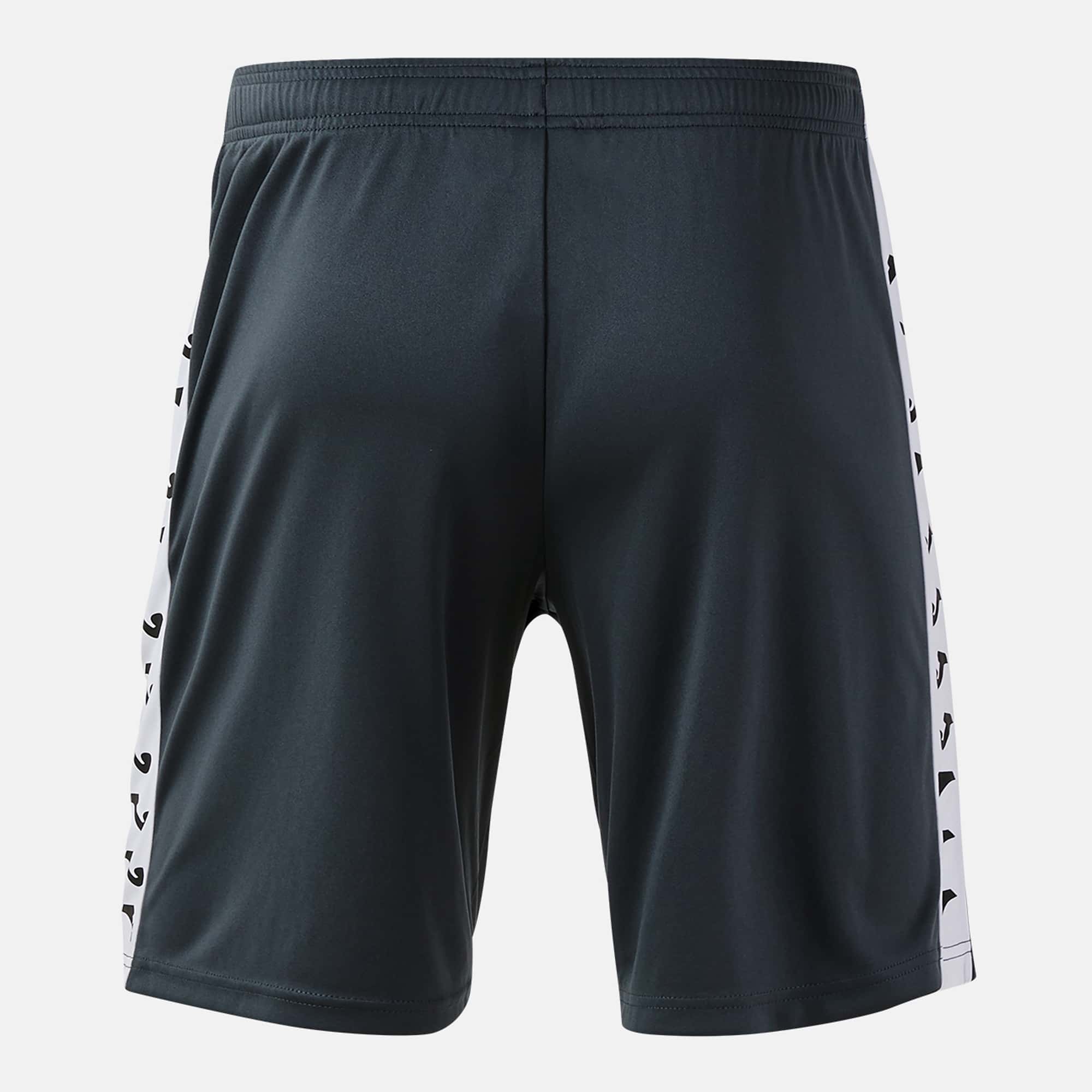 Bermuda shorts man Heroic